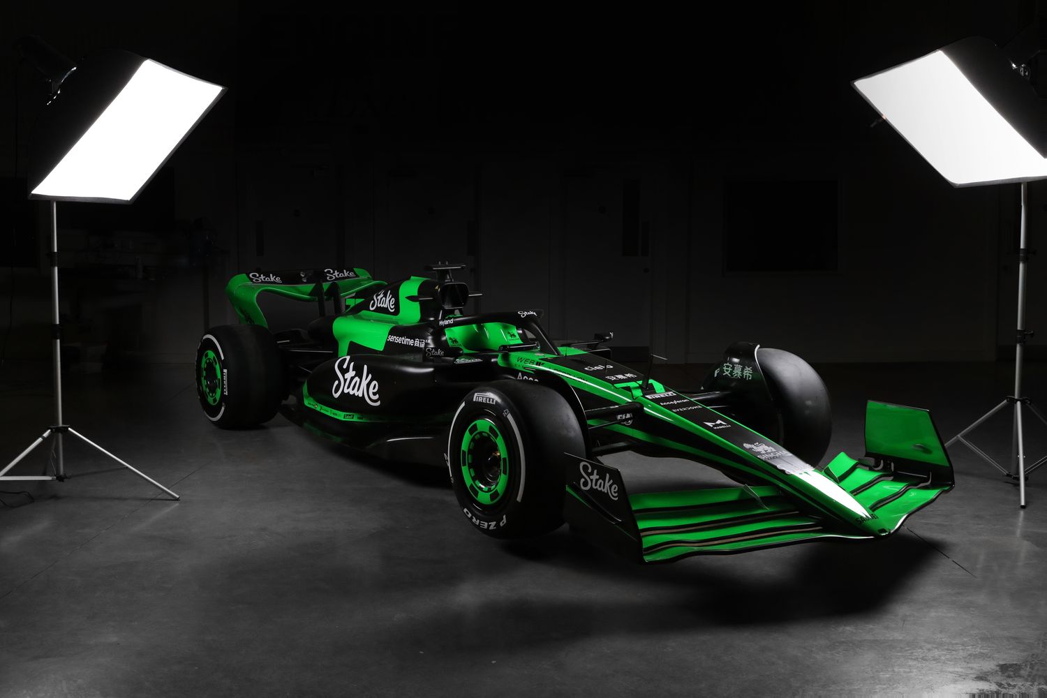 Idols Auction - F1 Authentics - Stake Sauber C44
